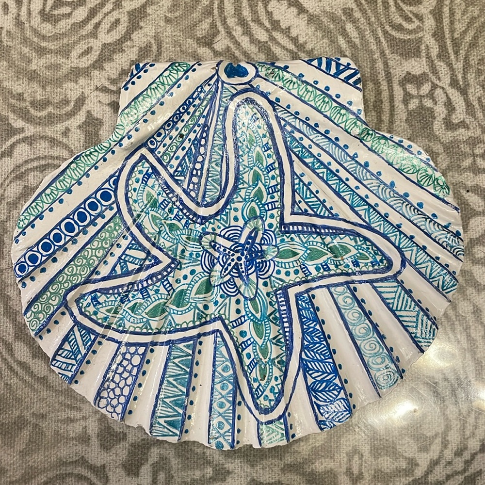 Hand Painted 5.5” Irish Scallop flat‎ Shell - Islander Sea Star design